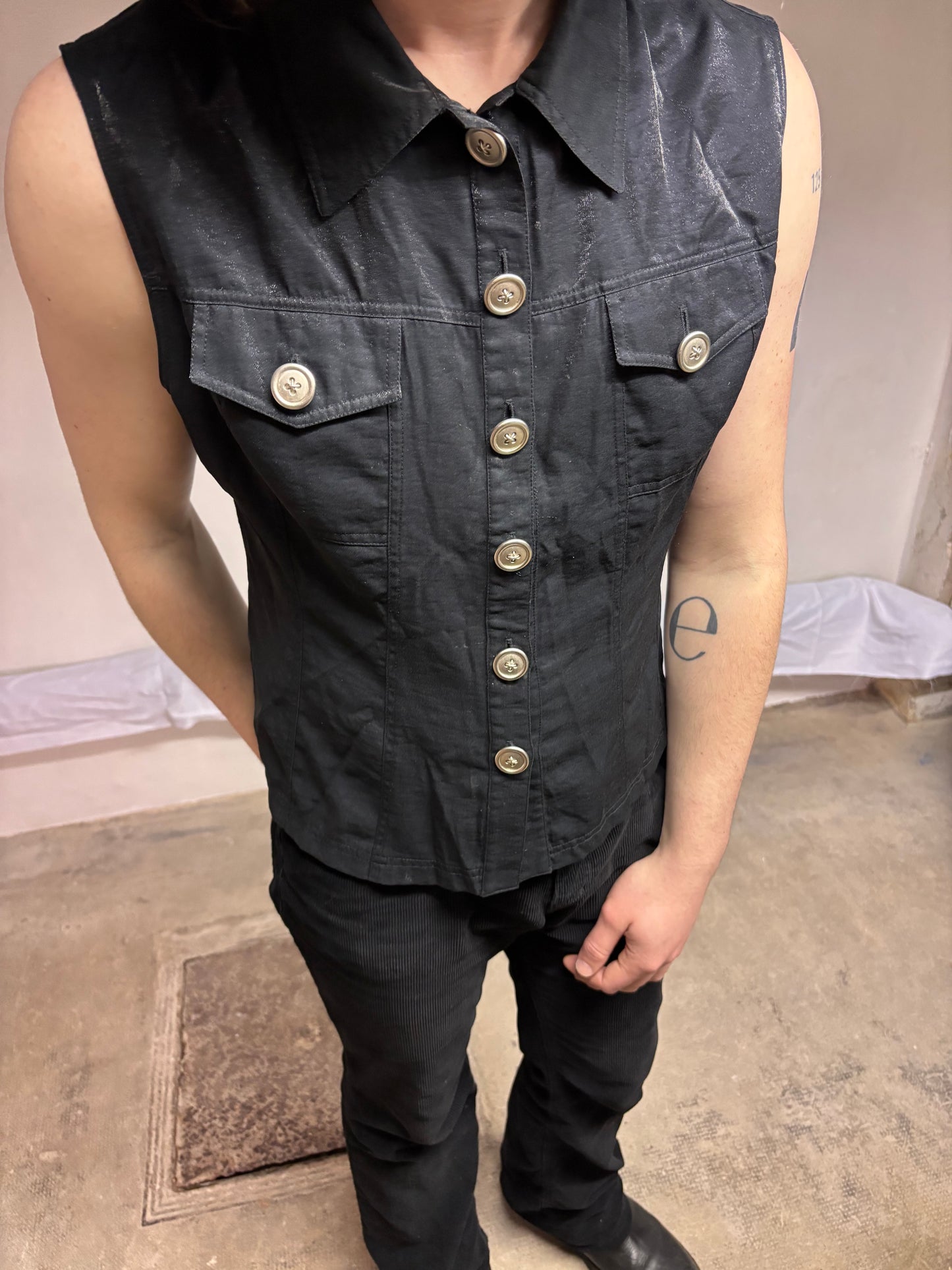 Black unisex shirt