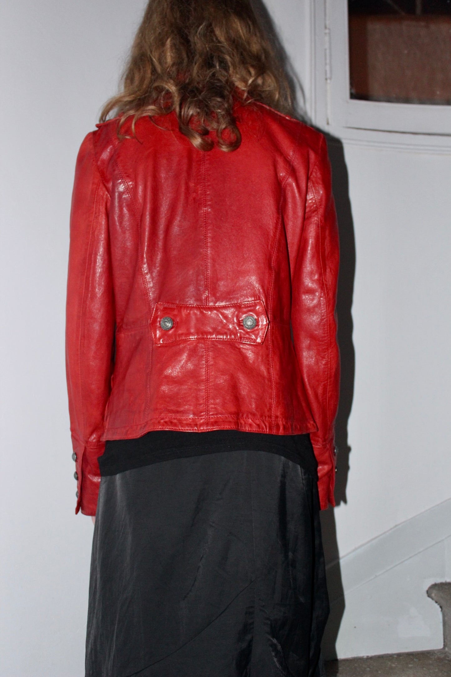 Veste en cuir rouge